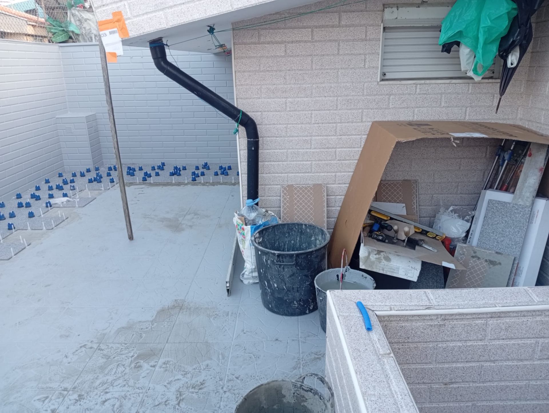 Pavimento exterior em assentamento