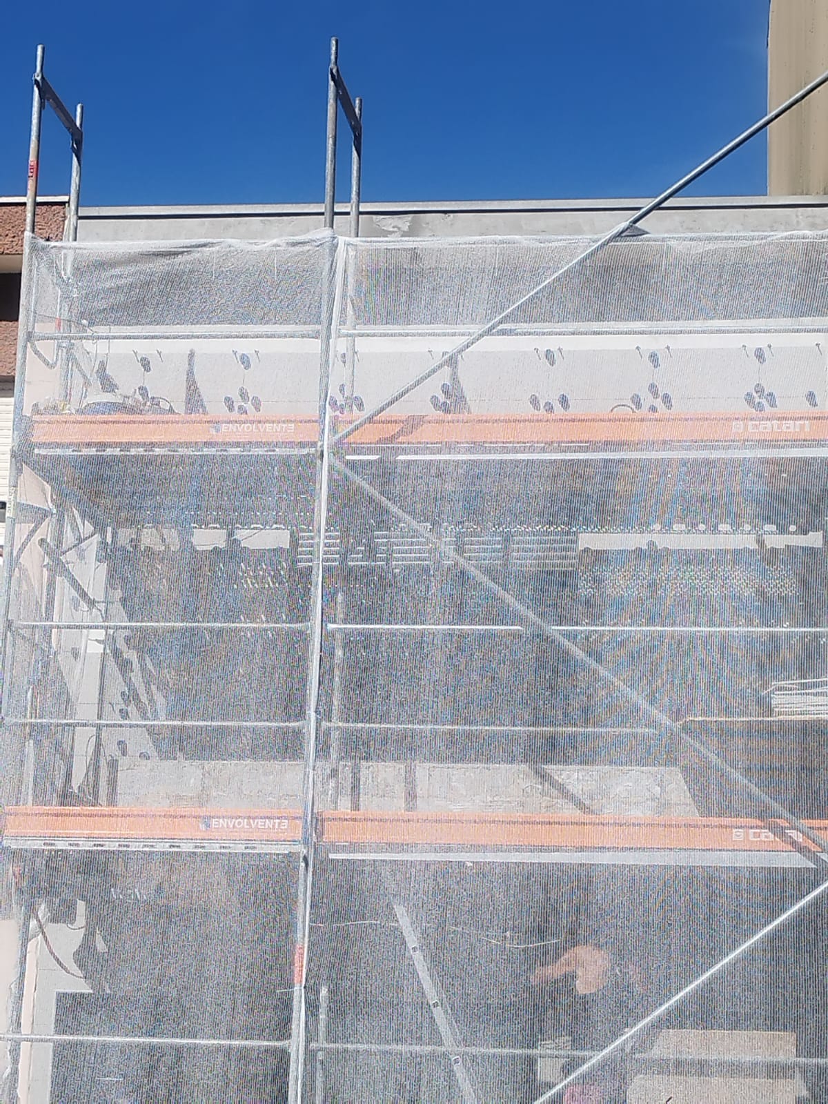 Andaimes e proteção em obra